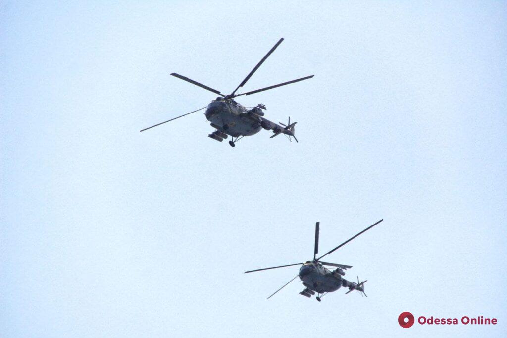 Парад в День Независимости в Одессе: вертолеты, самолеты, корабли, парашютисты и БТР (фоторепортаж)