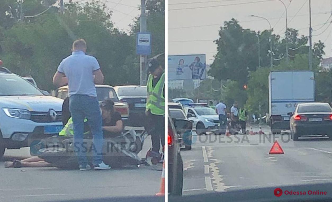 ДТП на Черемушках: пострадали водитель и пассажир мопеда