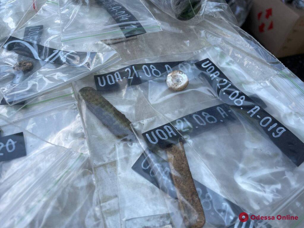Гильзы, заточки, подошвы и бутылки: на месте захоронений репрессированных одесситов нашли сотни артефактов (фото, видео)