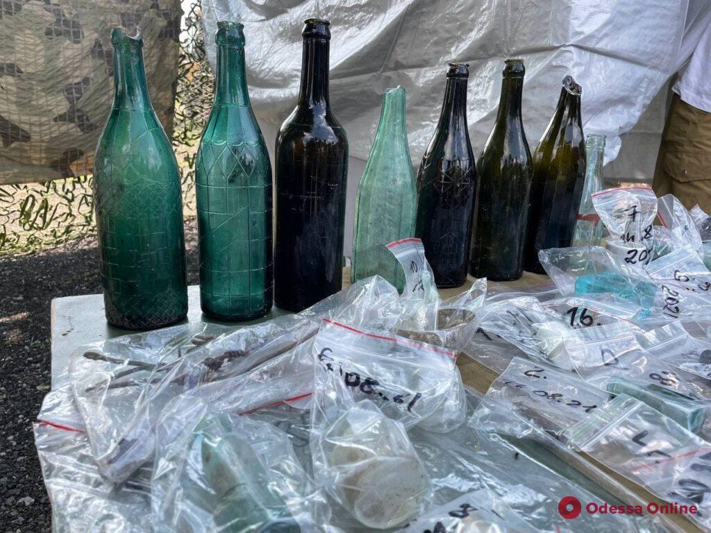 Гильзы, заточки, подошвы и бутылки: на месте захоронений репрессированных одесситов нашли сотни артефактов (фото, видео)