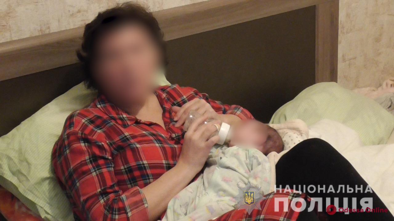 Продавали детей иностранцам под видом суррогатного материнства: в Киеве разоблачили преступную группировку