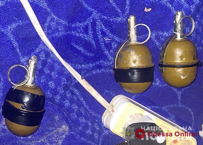 Планировал продать: херсонец прятал гранаты в камере хранения одесского супермаркета (фото, видео)