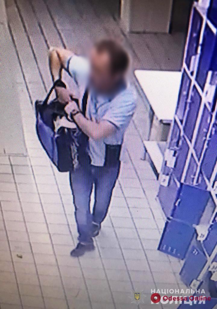 Планировал продать: херсонец прятал гранаты в камере хранения одесского супермаркета (фото, видео)