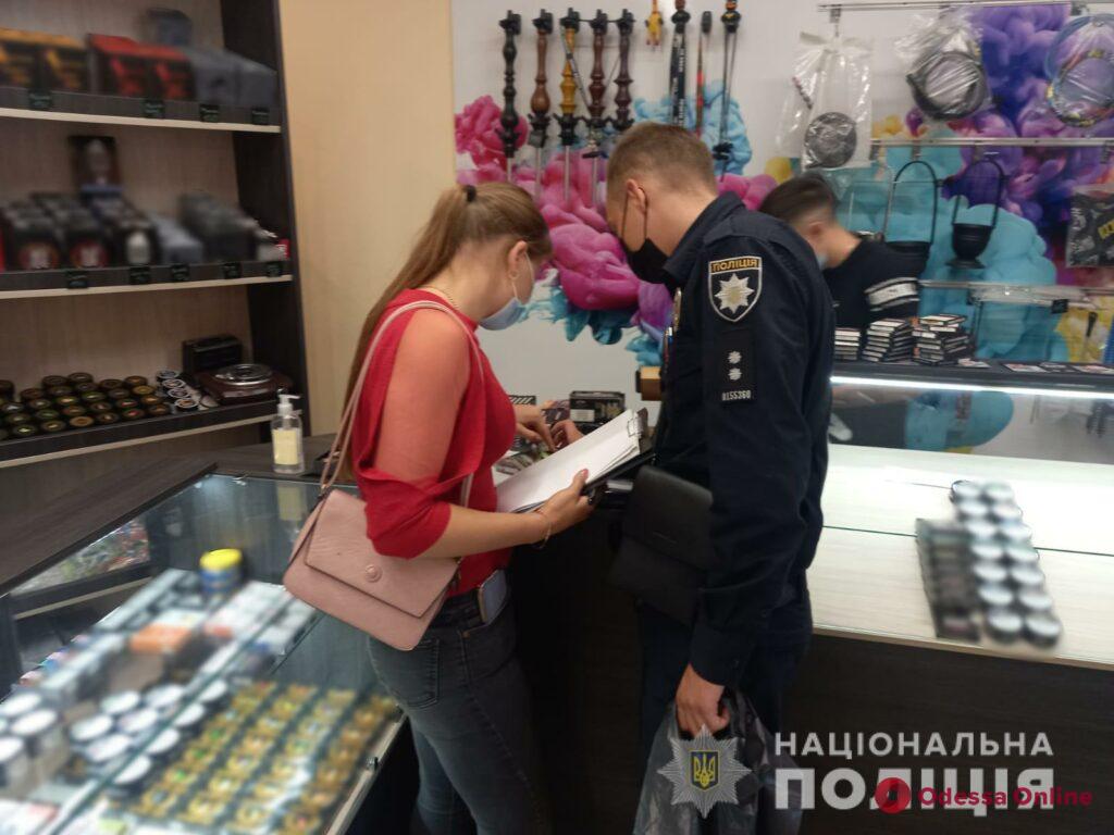 Электронные сигареты и смеси для кальяна: одесские полицейские обнаружили контрафакт (фото)