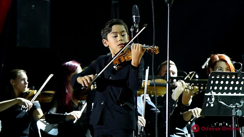 В Летнем театре открылся седьмой международный фестиваль «Золотые скрипки Одессы»