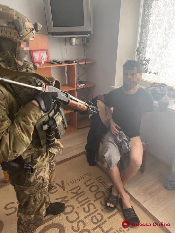 В Одессе будут судить вымогателей, которые похитили юношу и требовали за него миллион долларов (фото)