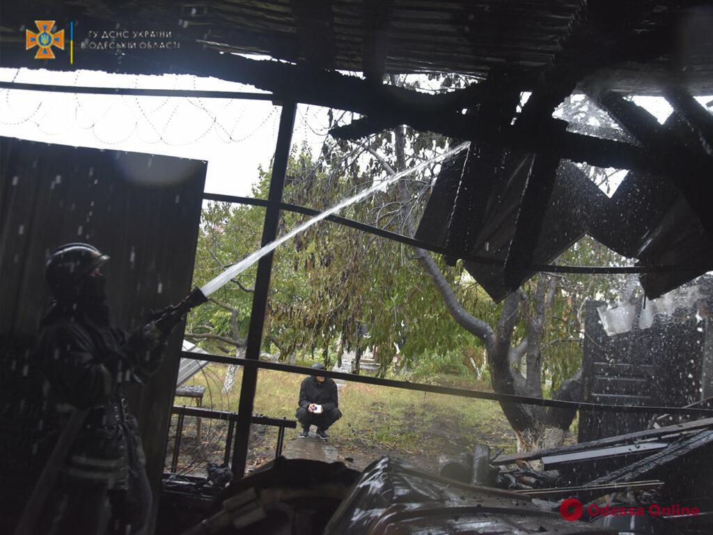 Под Одессой сгорел сарай – от огня спасли жилой дом