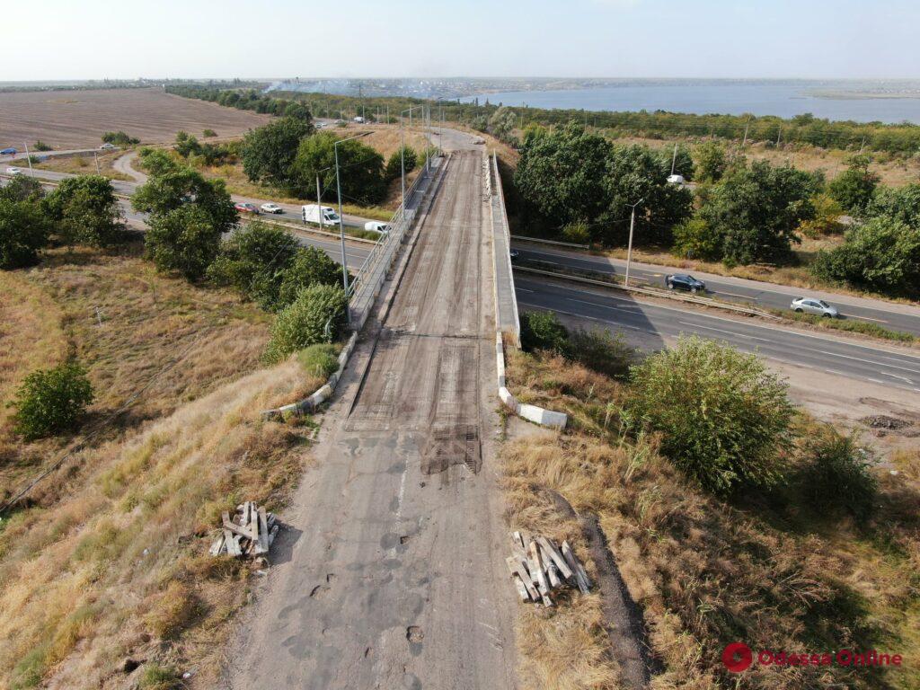Трасса Одесса-Мелитополь-Новоазовск: возле Николаева начался ремонт 46-летнего моста (фото)