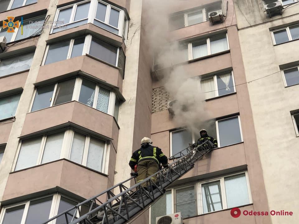 Пожар на Дюковской: загорелась квартира на 7 этаже