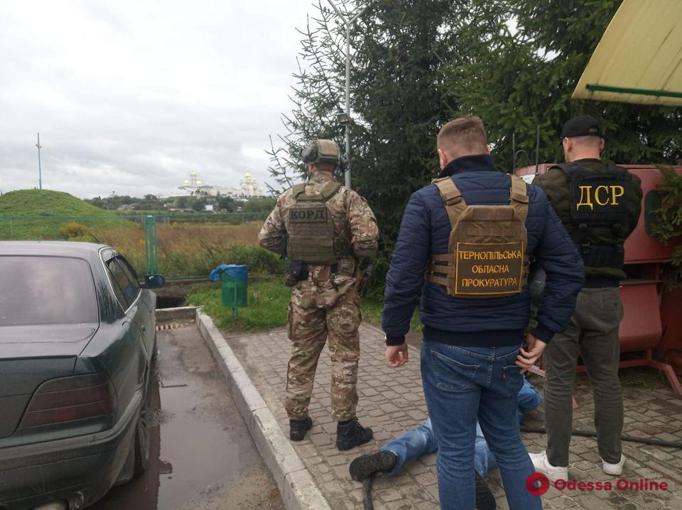 В Тернополе задержали группу одесских вымогателей