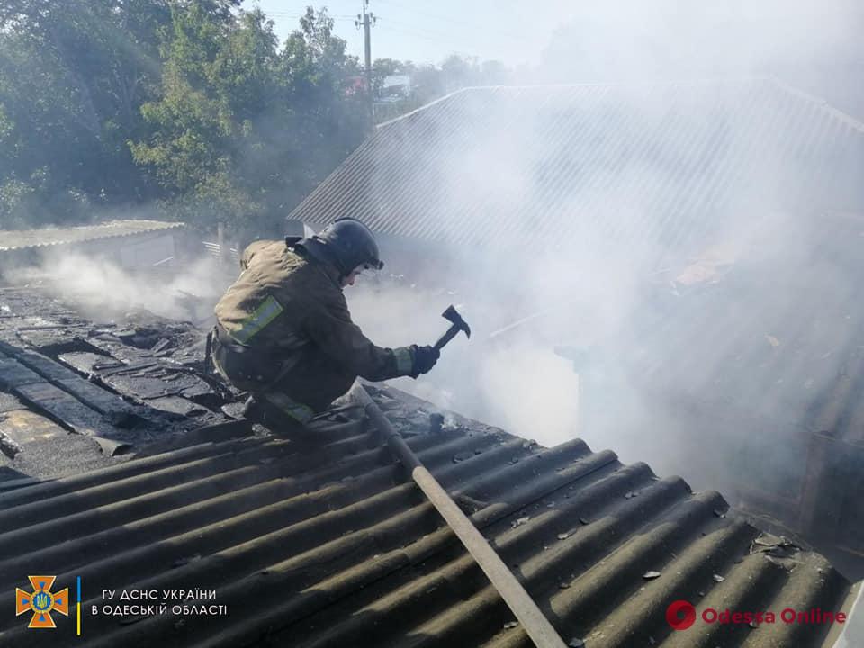 В Одессе тушили пожар в частном доме