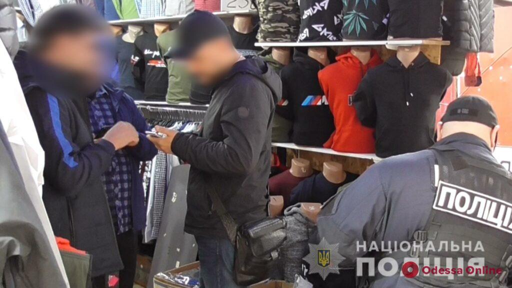 На одесском рынке ловили нелегальных мигрантов (фото, видео)
