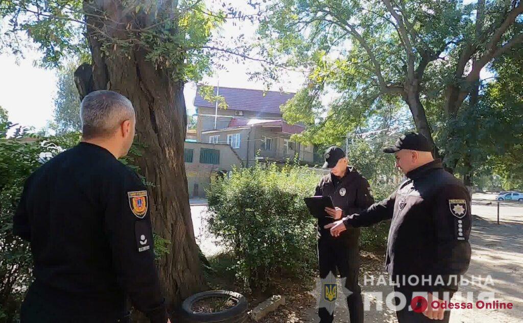 Во дворе одесской многоэтажки задержали педофила (фото, видео)