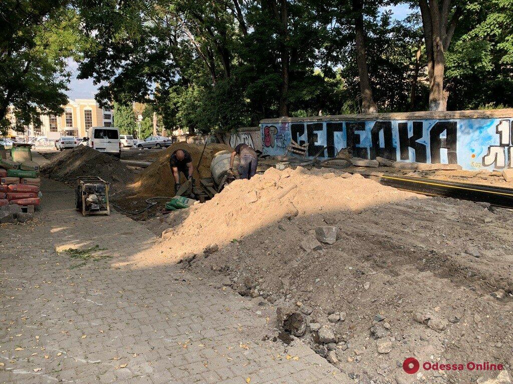Как в Одессе ремонтируют Деволановский спуск (фото)