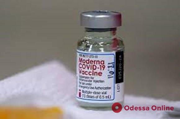 В Германии более 800 человек привились просроченной вакциной Moderna