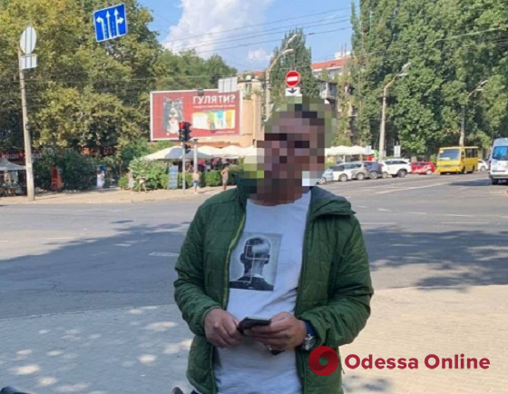 Одесские мотопатрульные остановили мопедиста «под кайфом»
