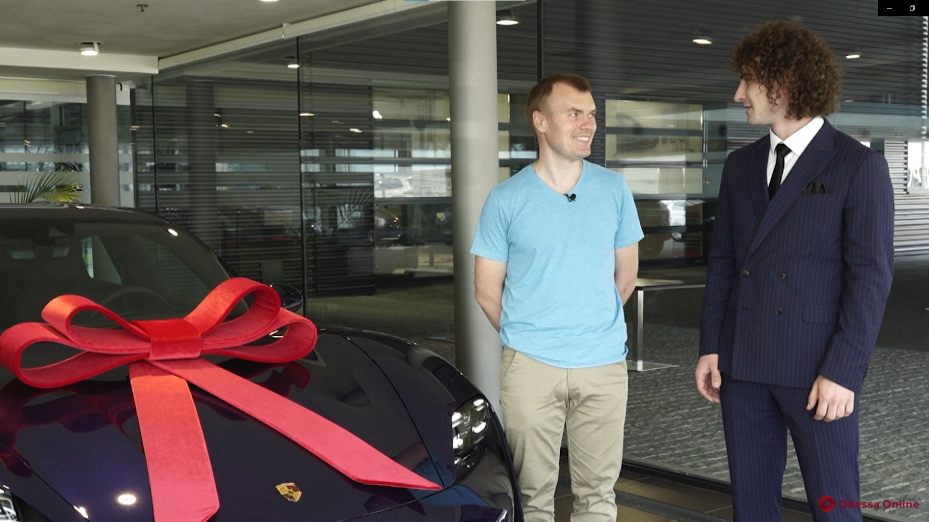 «АТБ заряджає тебе»: победителям вручили десять новых электромобилей и роскошный Porsche Taycan