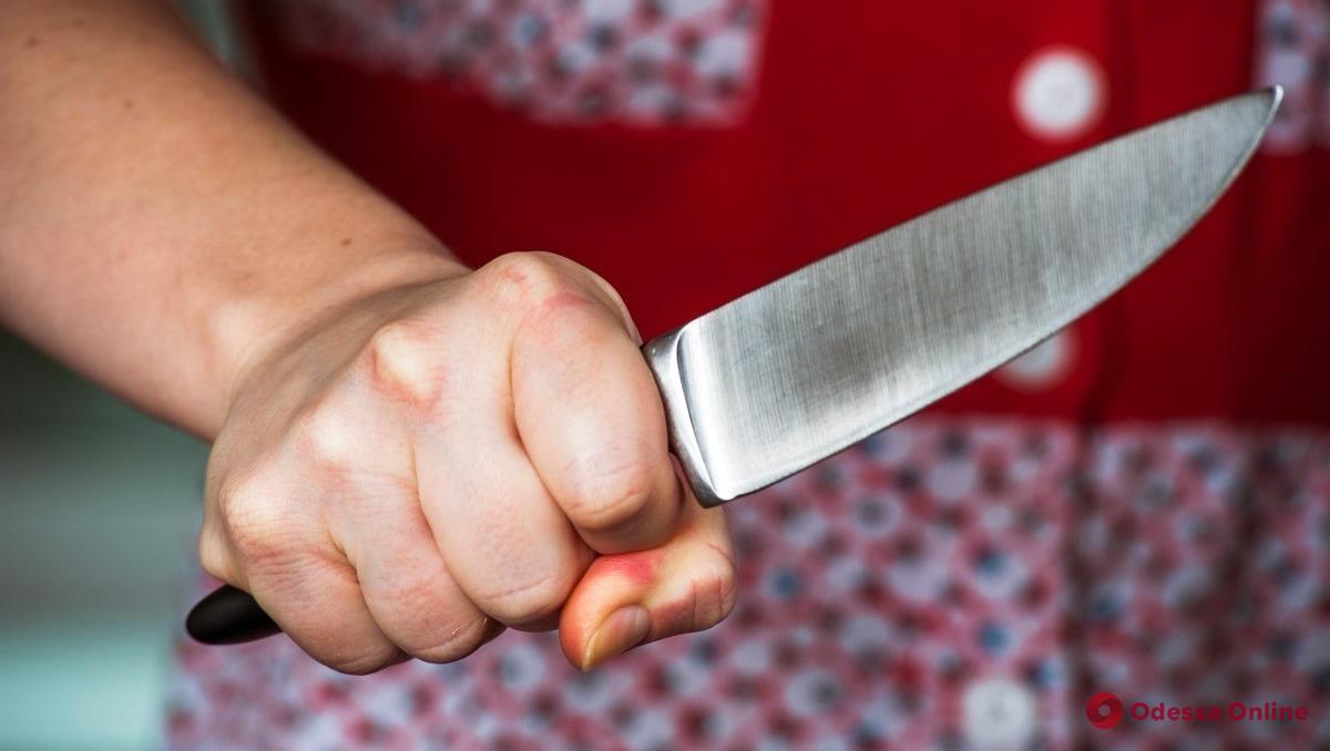 Защищала сожителя: в Одесской области женщина ударила ножом знакомого