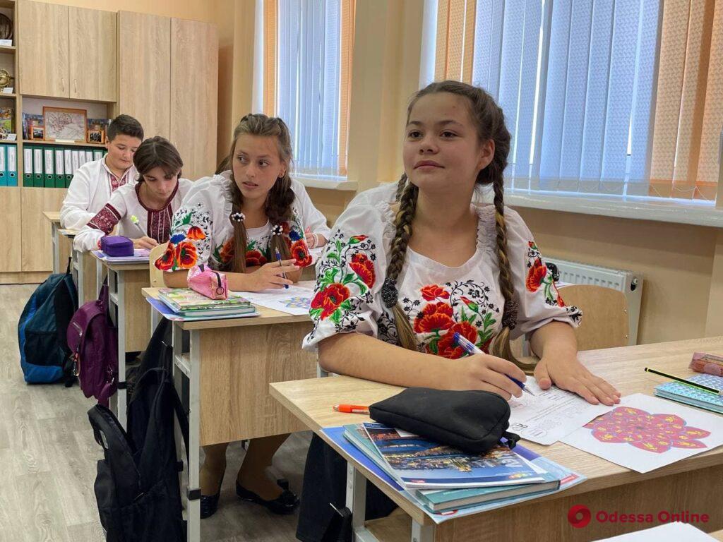 В Одессе после капремонта торжественно открыли школу (фото)