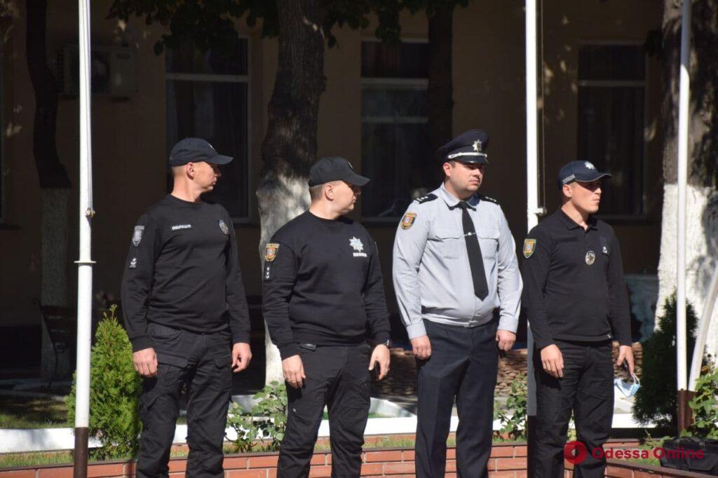 За лето раскрыли более 200 преступлений: одесских полицейских и нацгвардейцев наградили за службу во время курортного сезона
