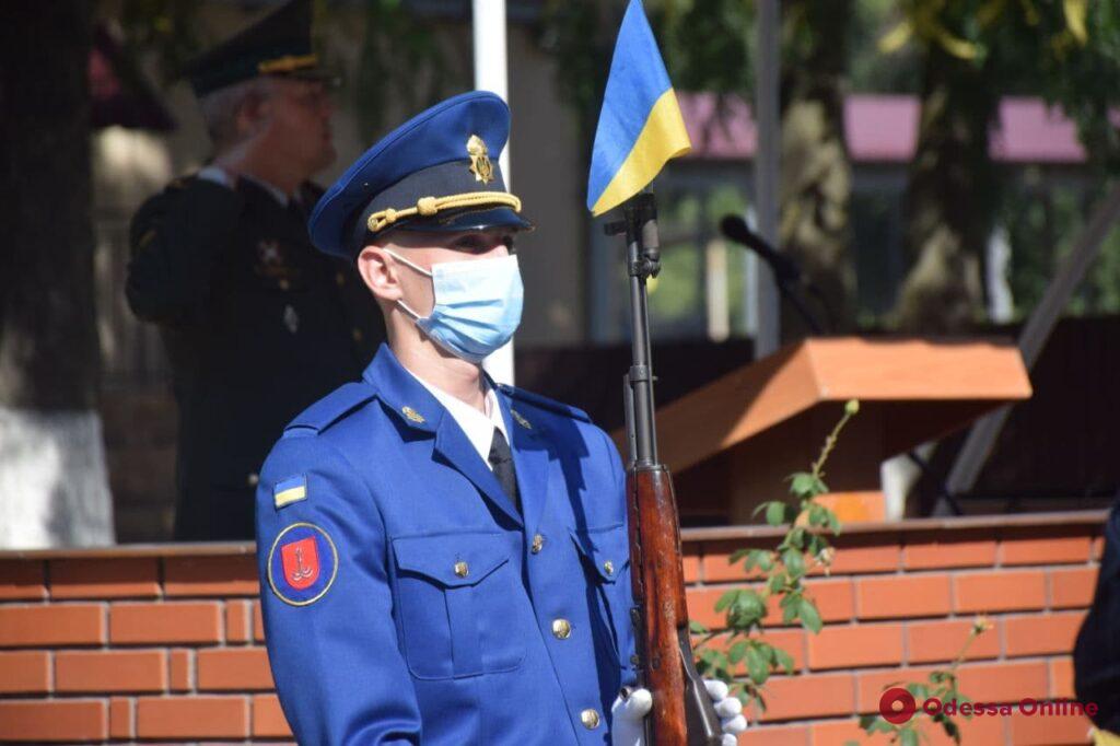 За лето раскрыли более 200 преступлений: одесских полицейских и нацгвардейцев наградили за службу во время курортного сезона