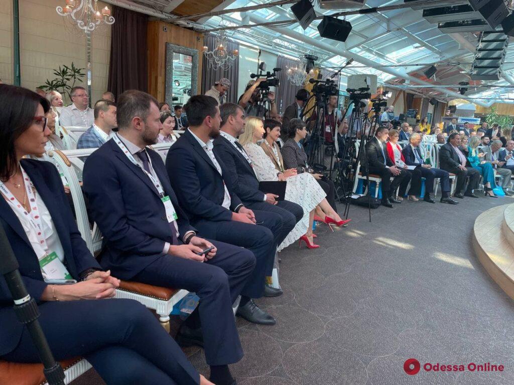 В Одессе проходит масштабный инвестиционный форум 5Т