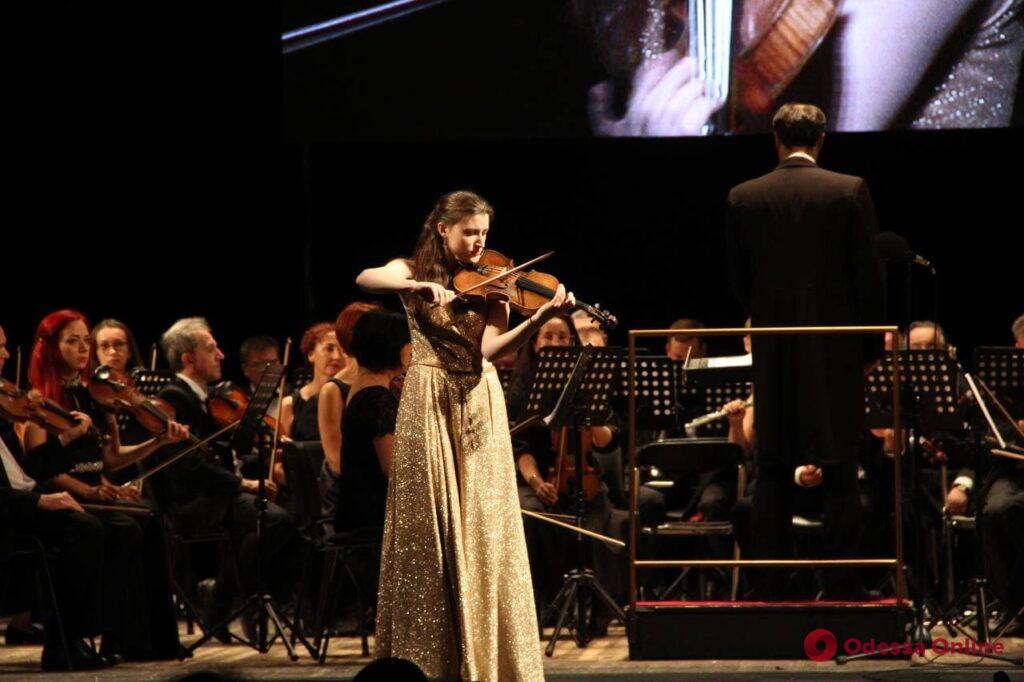 «Золотые скрипки Одессы»: международный фестиваль завершился грандиозным концертом в Оперном театре (фото)
