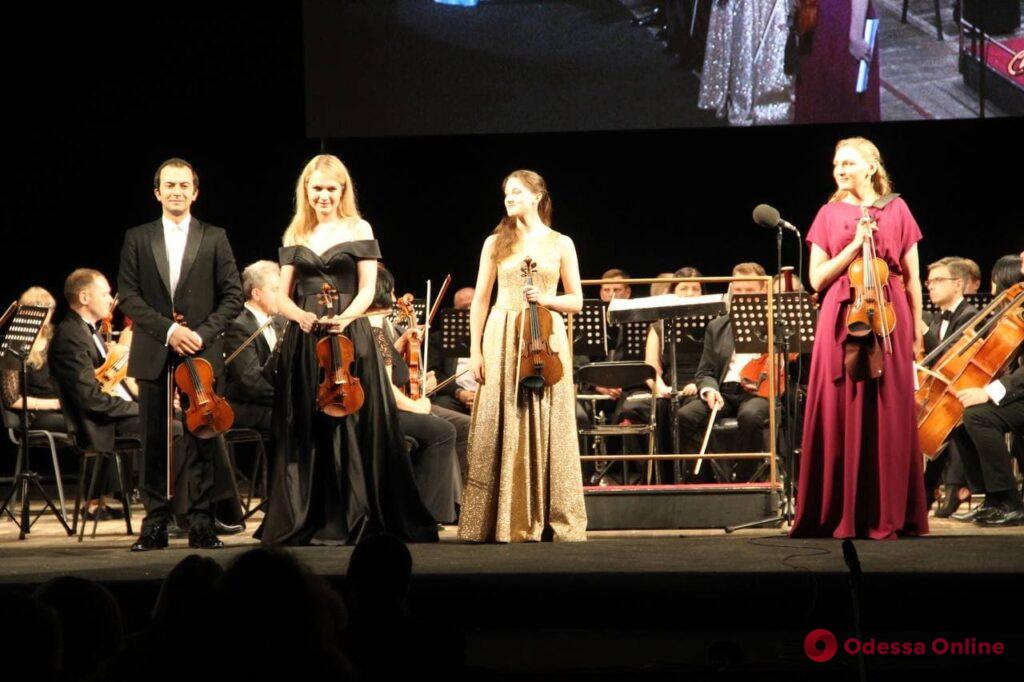 «Золотые скрипки Одессы»: международный фестиваль завершился грандиозным концертом в Оперном театре (фото)