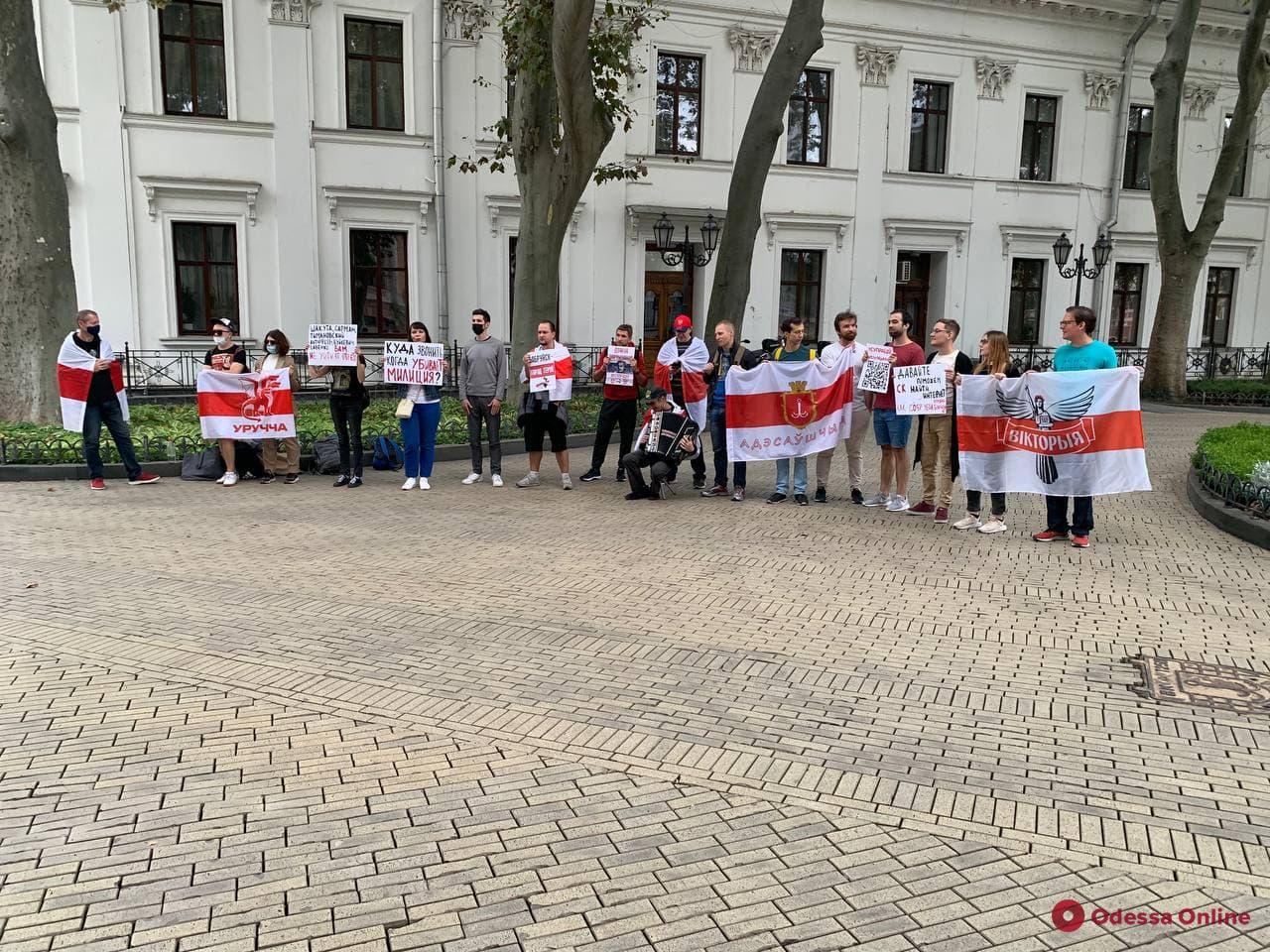 В Одессе белорусы провели акцию в связи с прекращением расследования гибели Романа Бондаренко