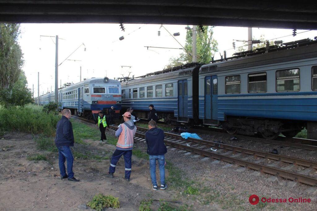 В Одессе поезд насмерть сбил мопедиста (фото, обновлено)