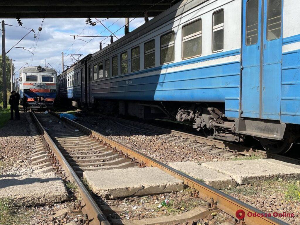 В Одессе поезд насмерть сбил мопедиста (фото, обновлено)