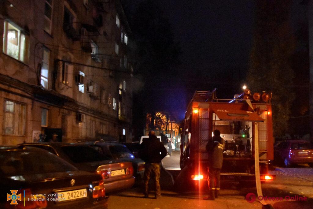 В Одессе из пылающей квартиры спасли маленького мальчика