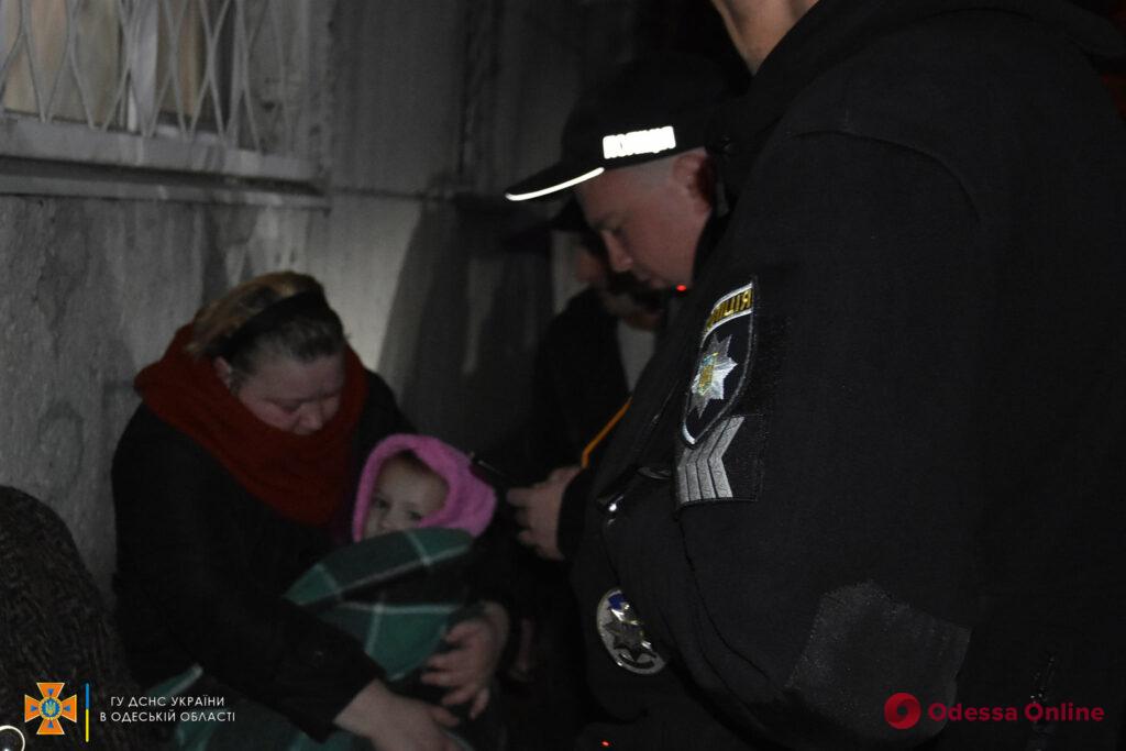 В Одессе из пылающей квартиры спасли маленького мальчика