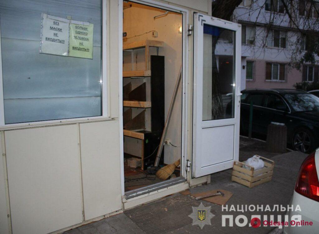 В Одессе продавец овощей напал на прохожего с молотком   