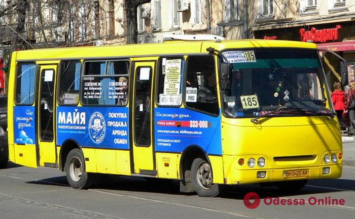 В Одессе маршрутка протаранила «пирожок»: появилось видео