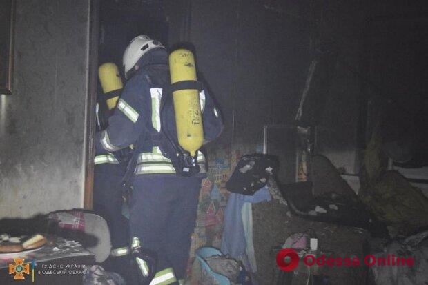 Из пожара в одесской коммуналке спасли 12 человек