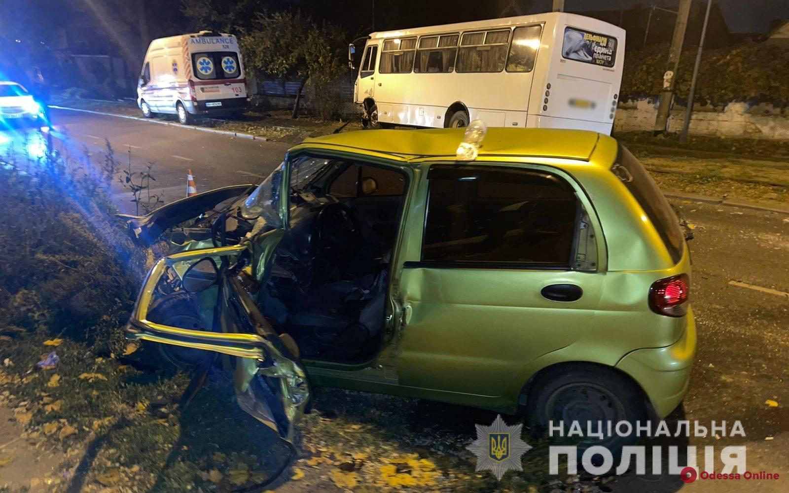 Смертельное ДТП в районе Черноморки: Daewoo Matiz на встречке столкнулся с маршруткой (фото, видео)