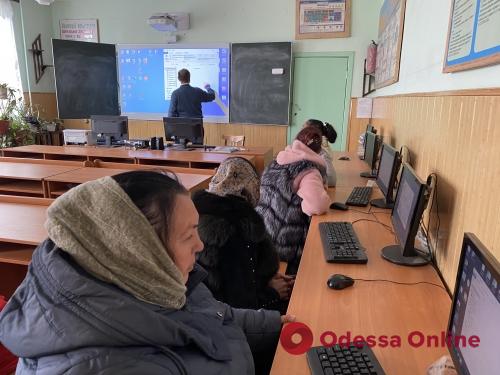 В Одесской области женщин ромской национальности учат безопасности в сети