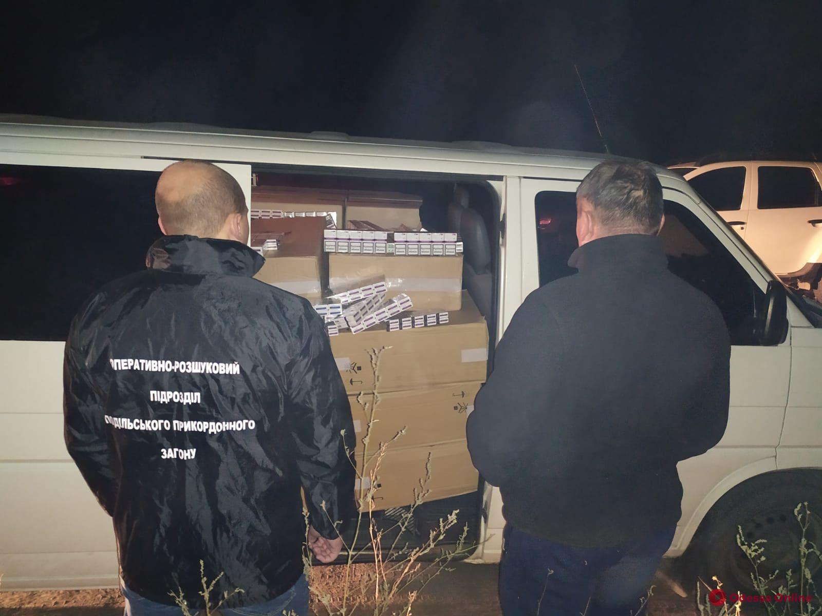 В Одесской области задержали напичканный контрабандными сигаретами микроавтобус