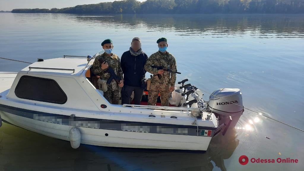 В Одесской области на Дунае пограничники задержали румынский катер