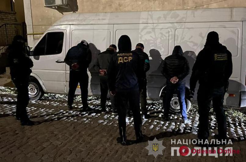 «Обносили» склады на «7-м километре»: в Одессе поймали этногруппировку