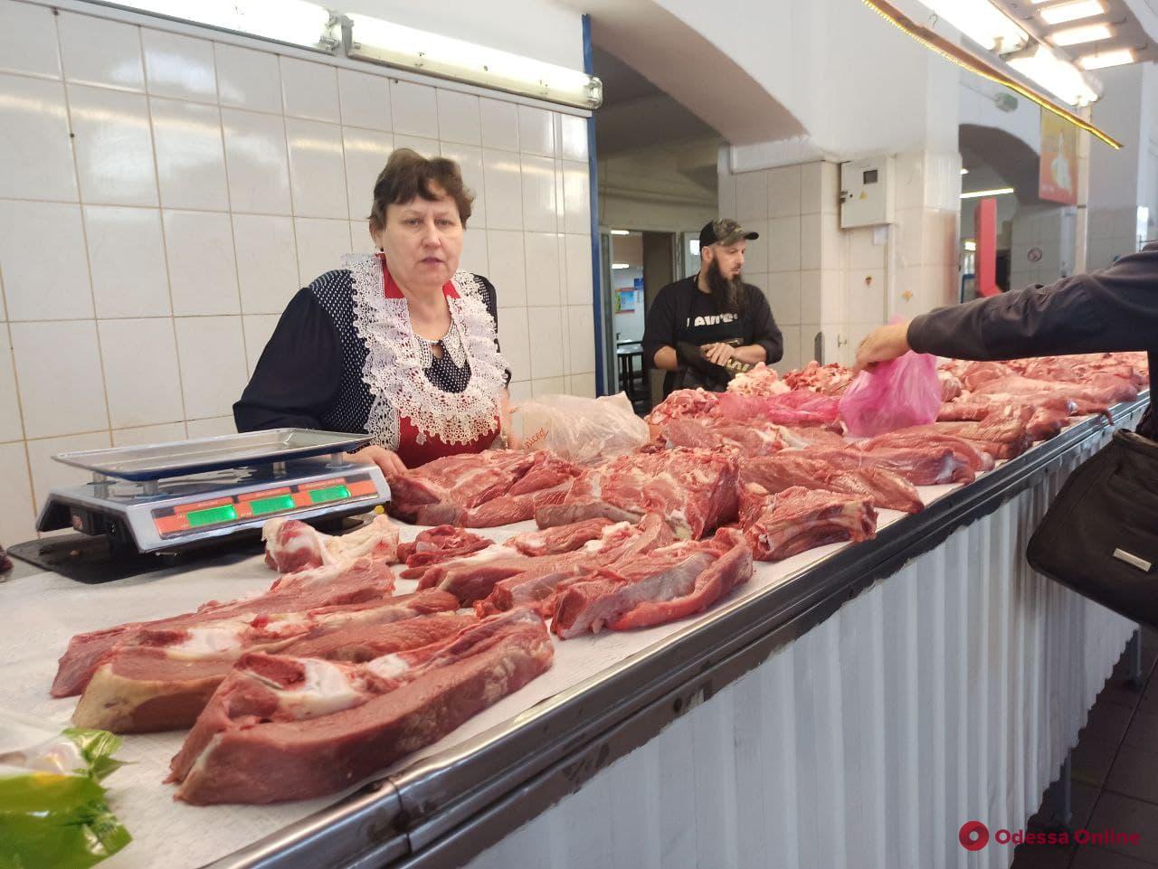 Брынза, камбала и яблоки: воскресные цены на одесском «Привозе»