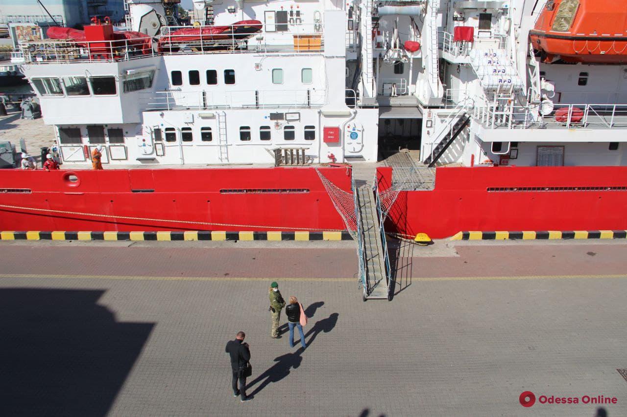 В Одесский порт зашел купленный у Британии ледокол (фото)