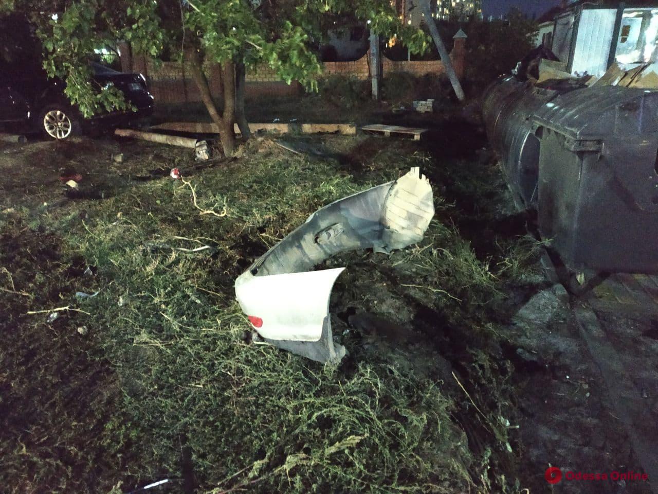В Одессе автомобиль с военнослужащими попал сокрушительное ДТП — пятеро пострадавших (фото, видео)