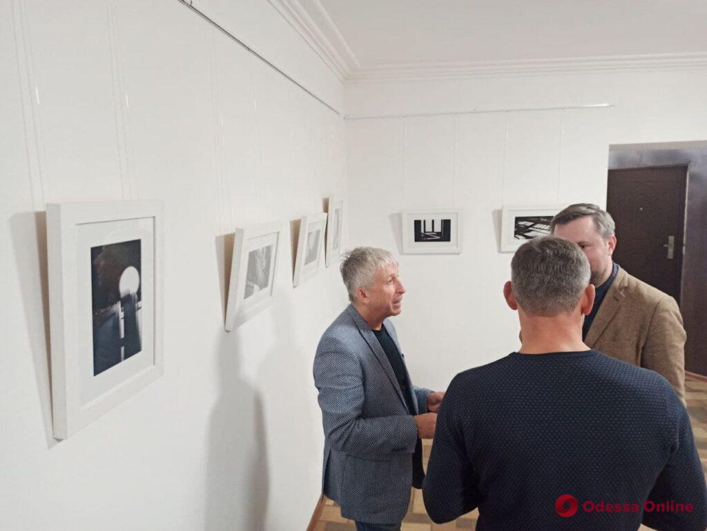 «Абстракция формы»: в Одессе открылась выставка фотографа Евгения Медведева