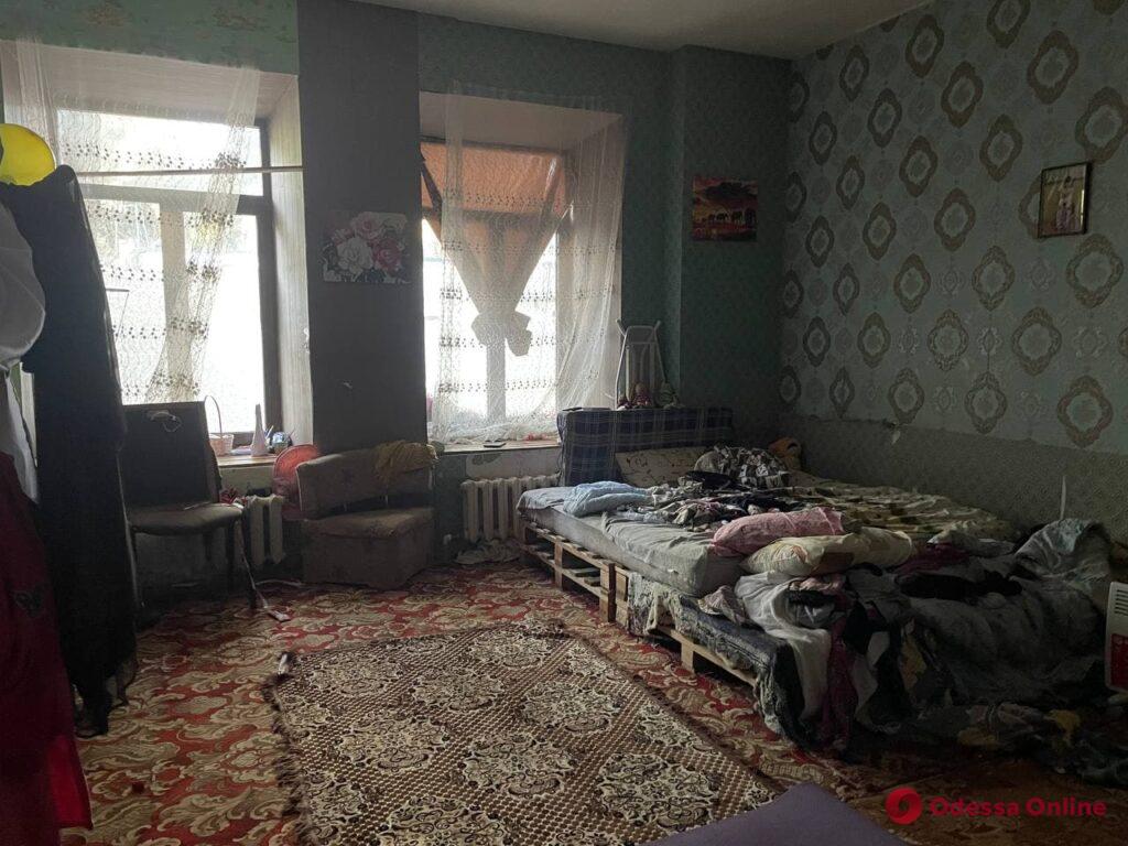 Переселенцы в доме на Успенской продолжают жить в холоде и без света – на 10 часов в сутки включают генератор