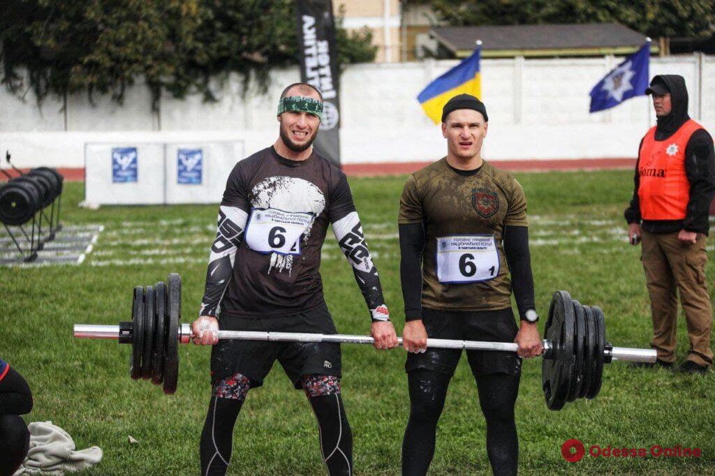 В Одессе проходит чемпионат по кроссфиту среди полицейских (фоторепортаж)