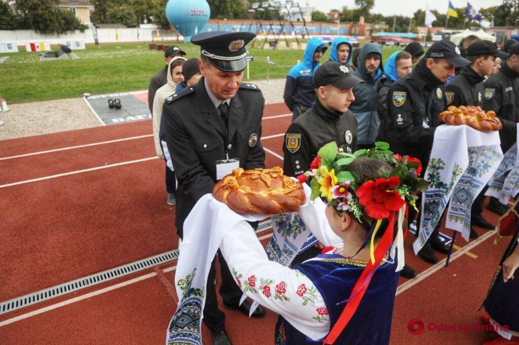 В Одессе проходит чемпионат по кроссфиту среди полицейских (фоторепортаж)