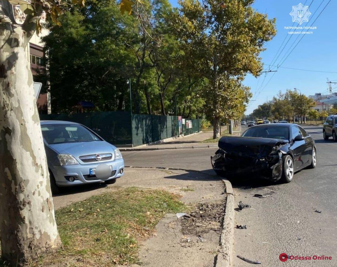 В аварии на Михаила Грушевского пострадала женщина