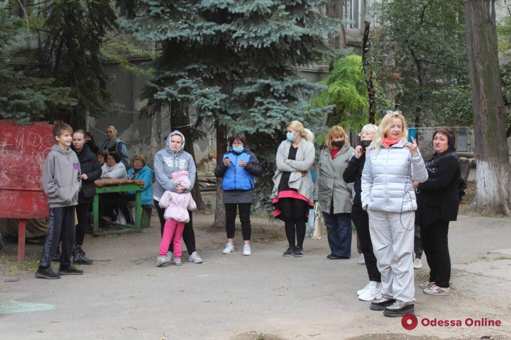 Переселенцы из дома на Успенской не хотят переезжать и боятся, что у них заберут генератор